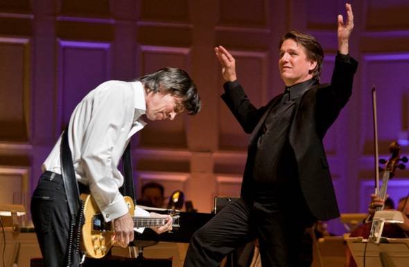 L) Tom Scholz, BOSTON mastermind and MIT class of  69 performed with the Boston Pops conducted by (R) Keith Lockhart at Symphony Hall on the occasion of Techs 150th Anniversary.  Photo Credit Dominick Reuter for MIT. 